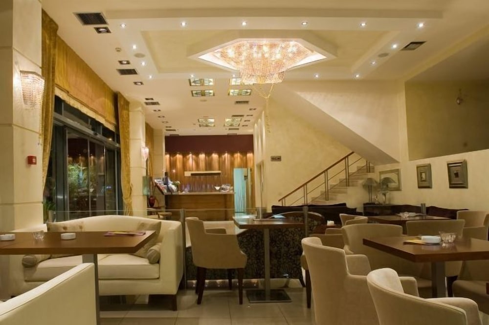 Crystal City 5