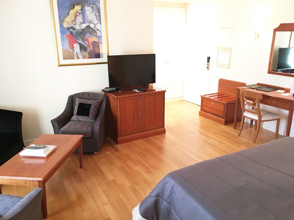 Theoxenia Palace Hotel 15