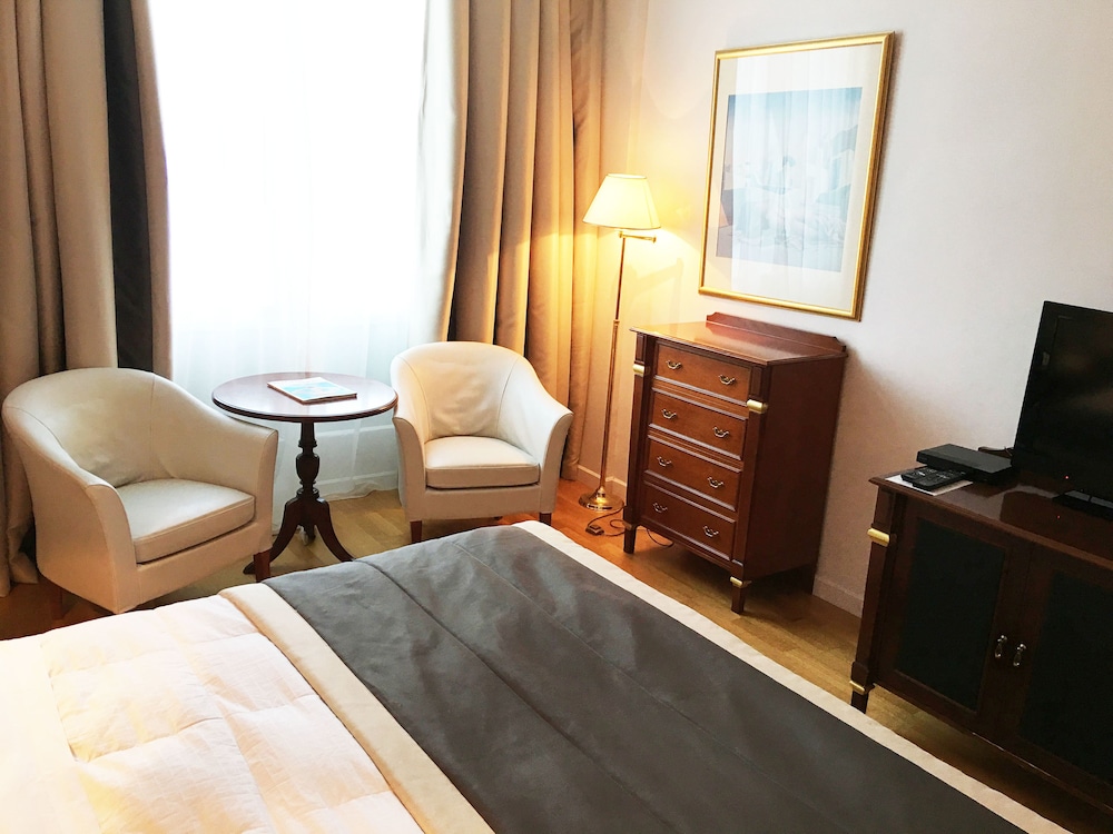 Theoxenia Palace Hotel 11