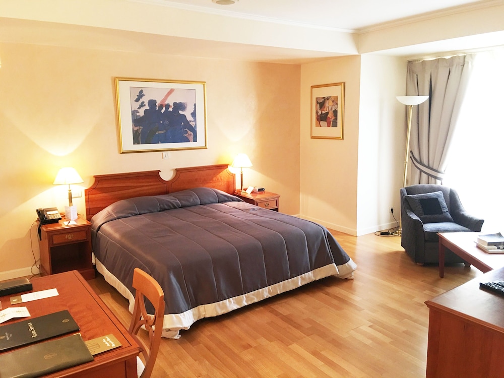Theoxenia Palace Hotel 12