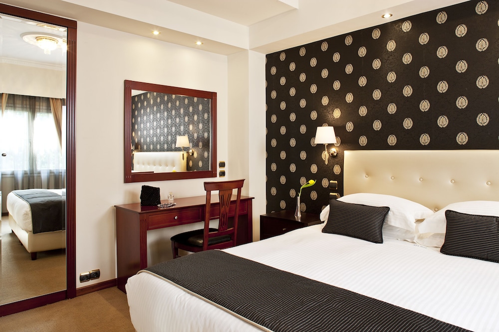 Ava Hotel & Suites 9