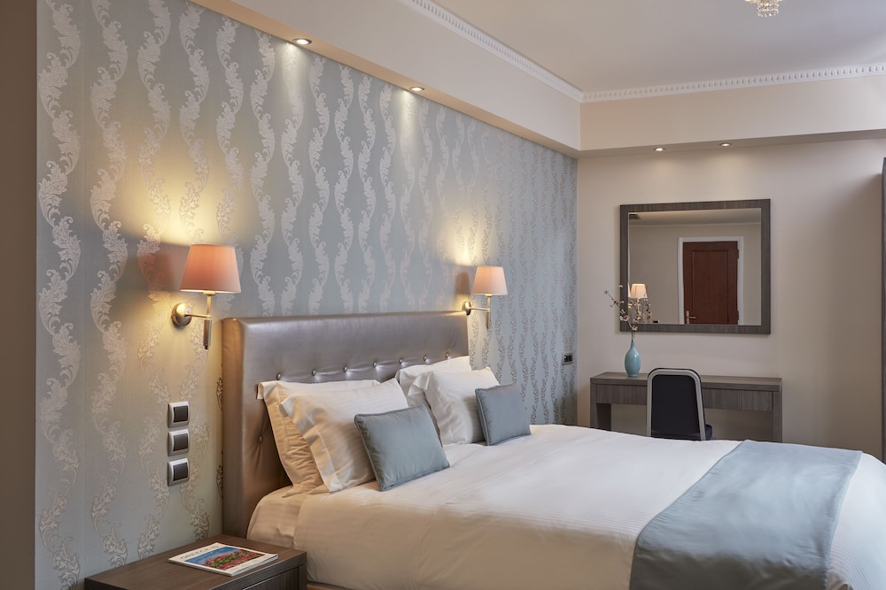 Ava Hotel & Suites 5