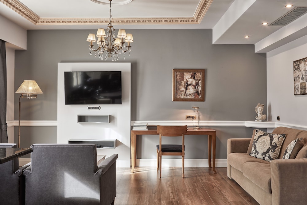Ava Hotel & Suites 21