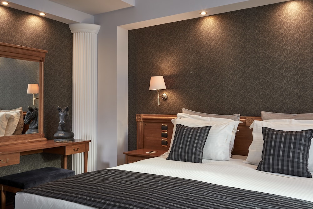 Ava Hotel & Suites 13