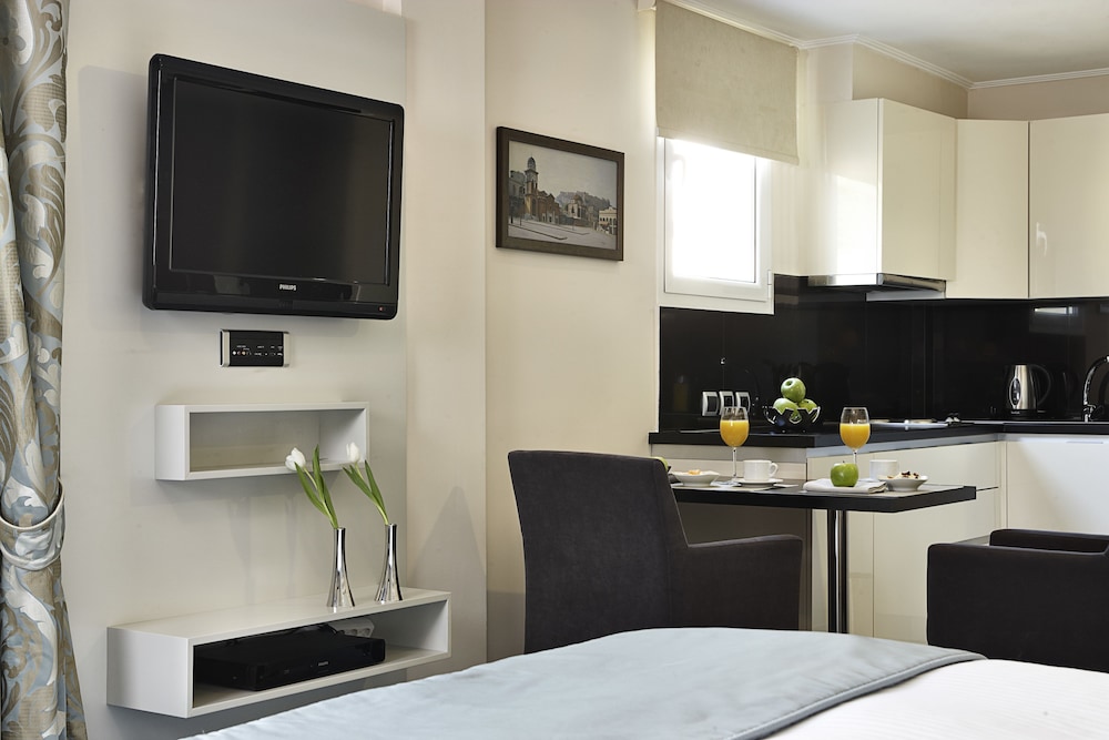 Ava Hotel & Suites 14