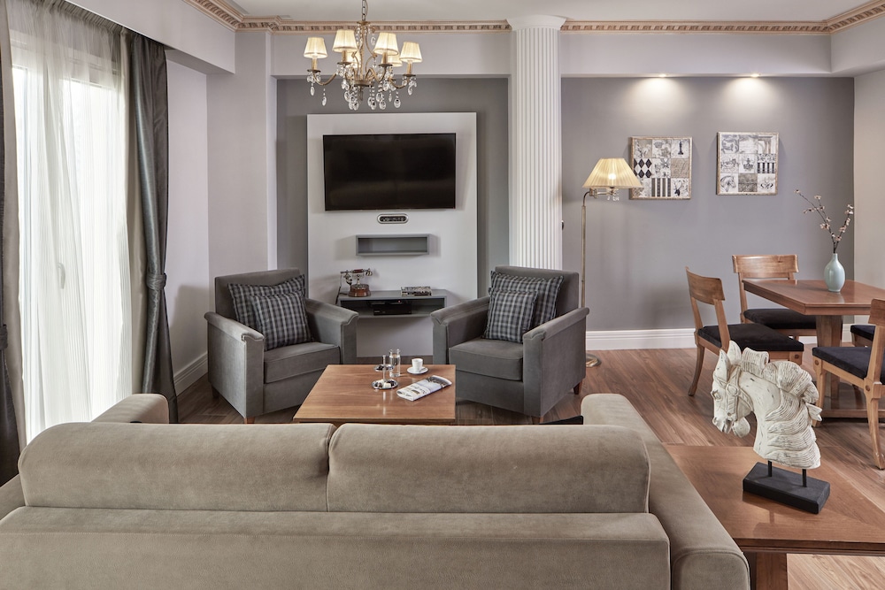 Ava Hotel & Suites 22