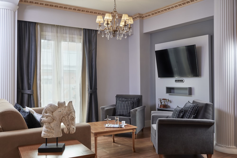 Ava Hotel & Suites 19