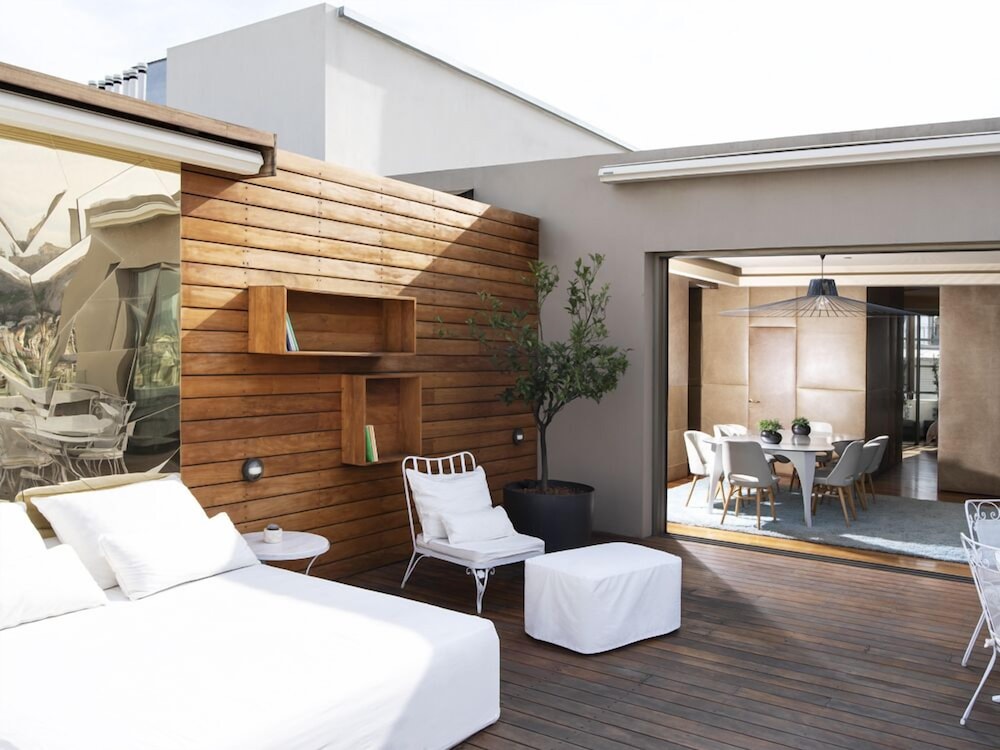 New Hotel 19