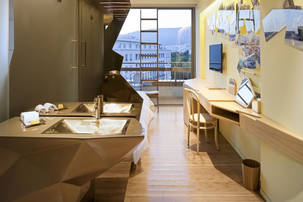 New Hotel 8