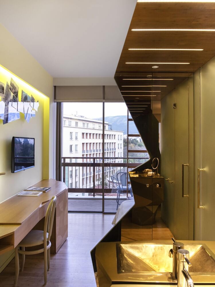 New Hotel 13