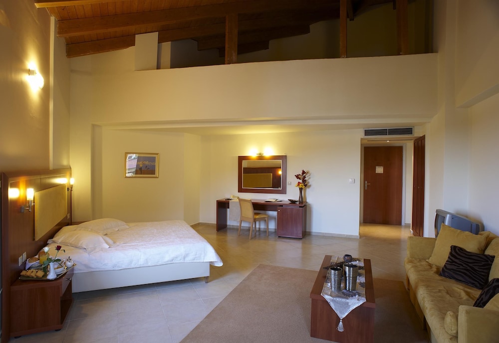 Parnis Palace Hotel 5