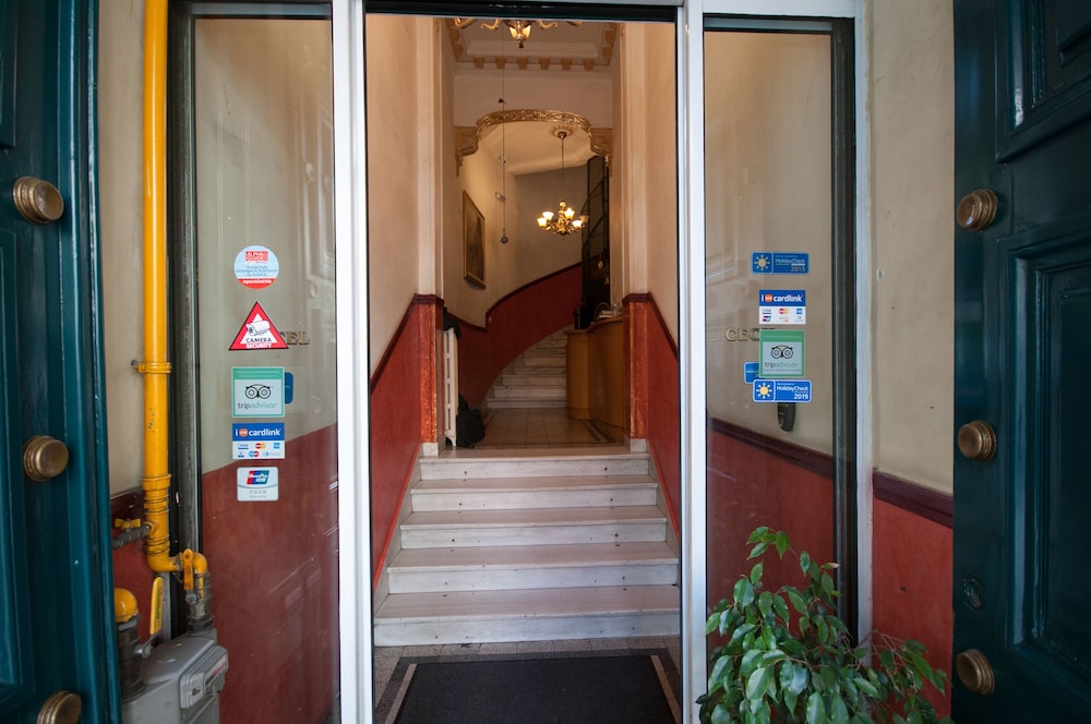 Cecil Hotel 5