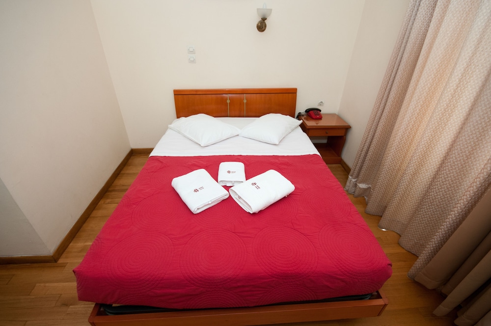 Cecil Hotel 14