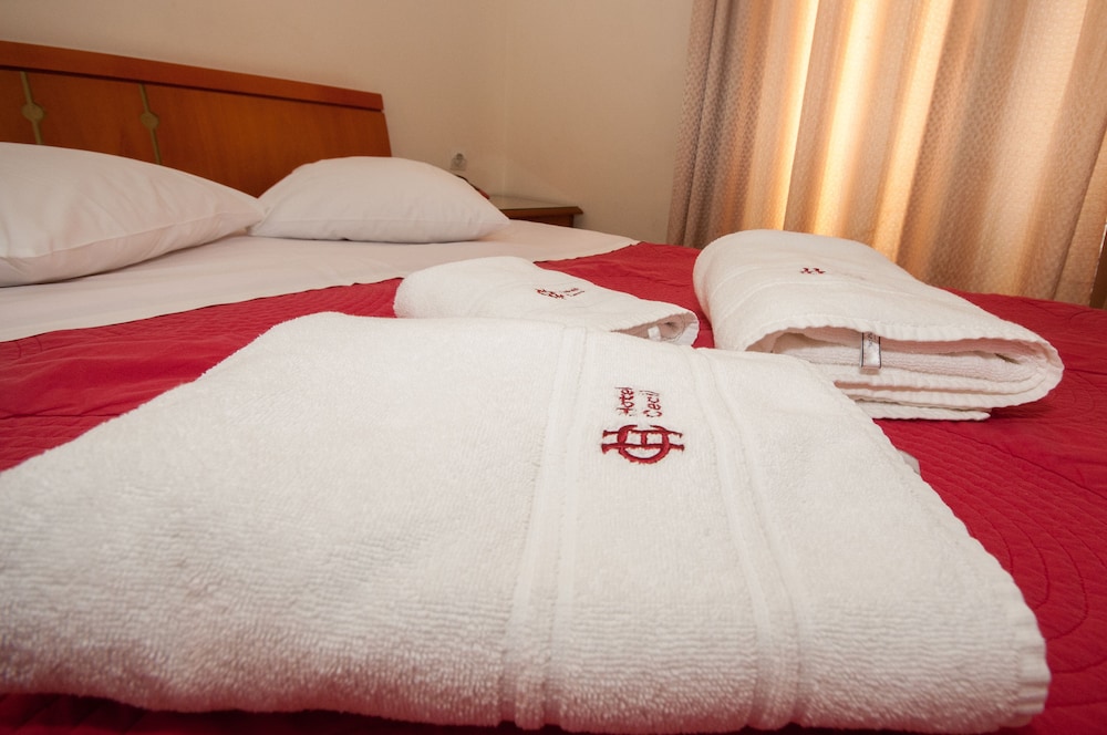 Cecil Hotel 13