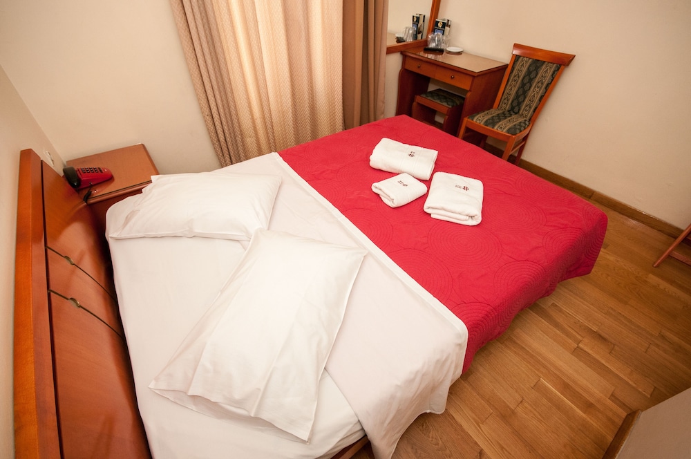 Cecil Hotel 17