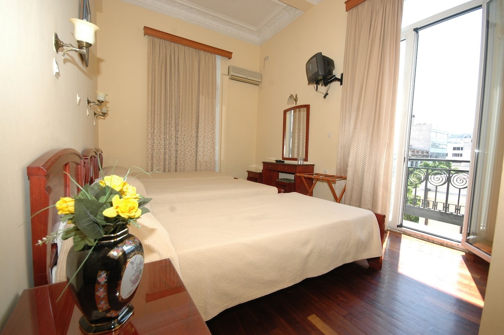Cecil Hotel 8