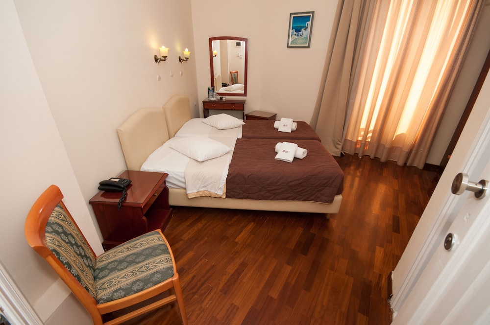 Cecil Hotel 22
