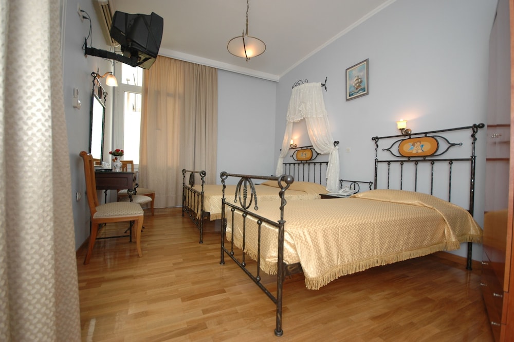 Cecil Hotel 7