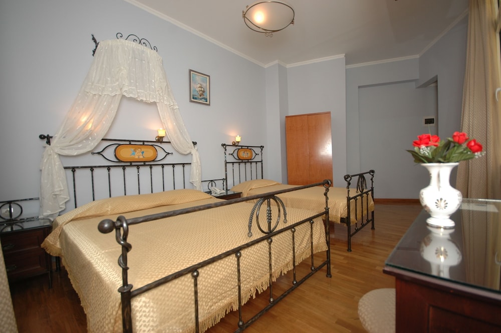 Cecil Hotel 9