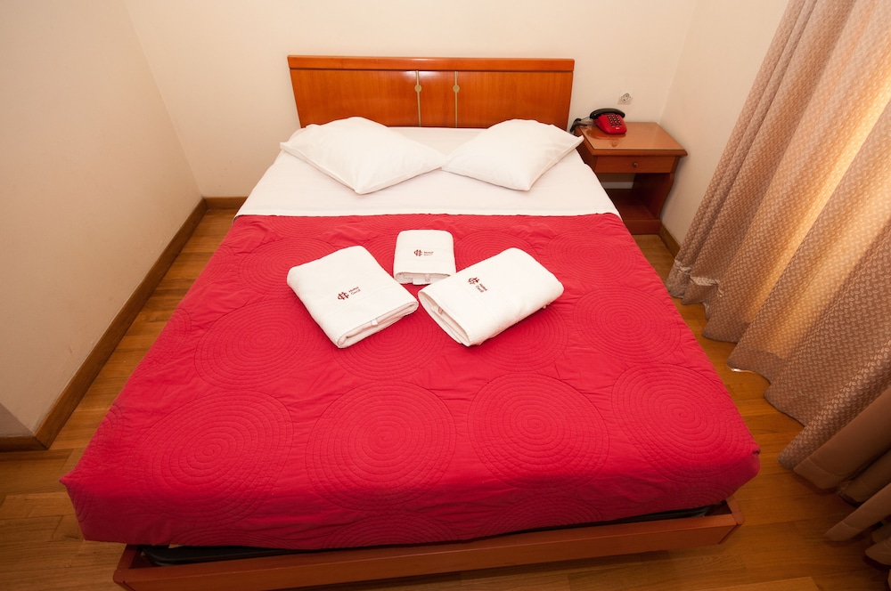 Cecil Hotel 11