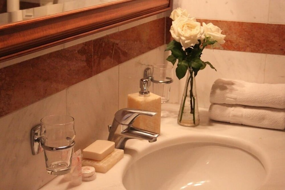 Achillion Hotel 20