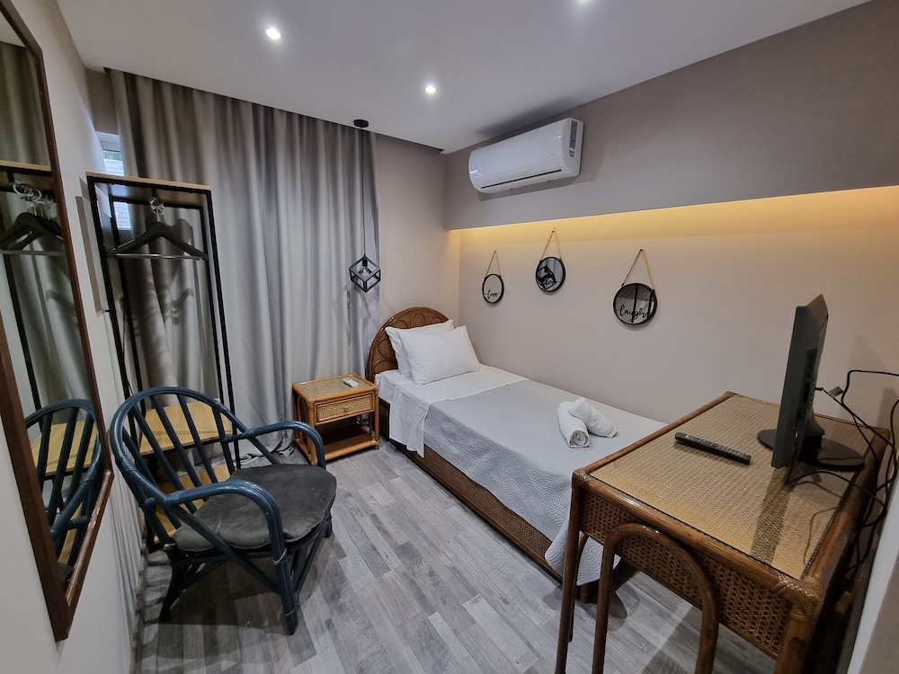 Hotel Parthenis 8