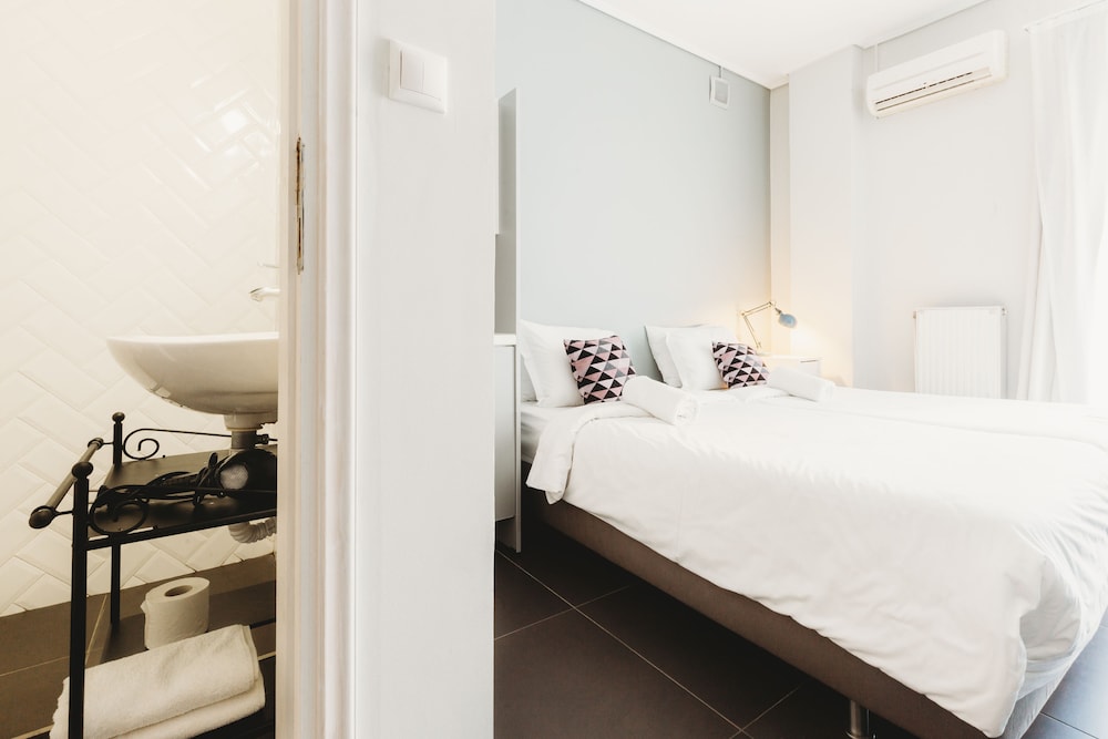 Athens Studios & Backpackers 16