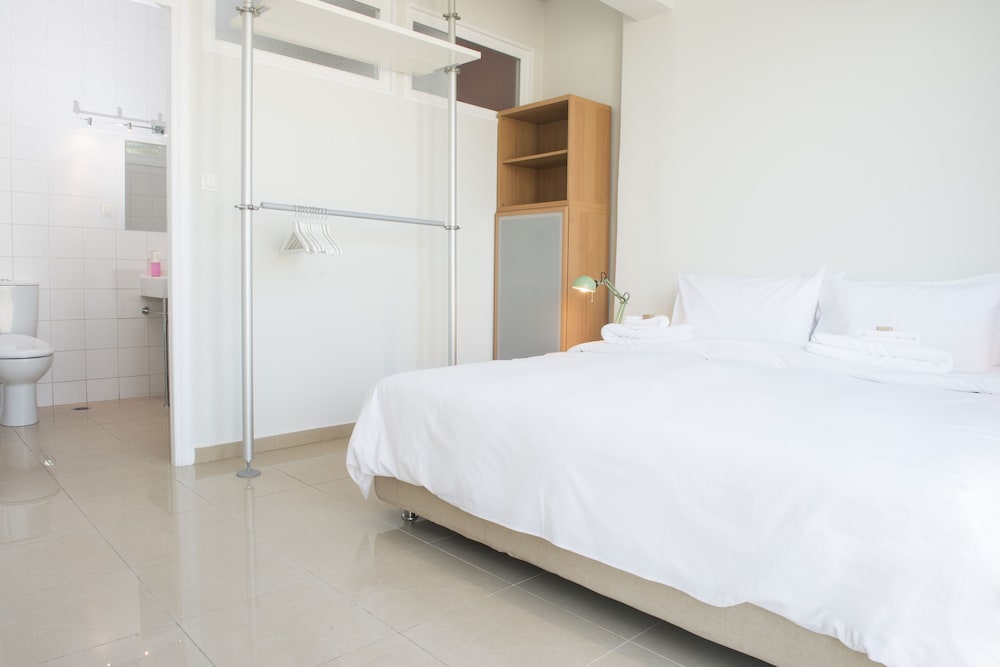 Athens Studios & Backpackers 6