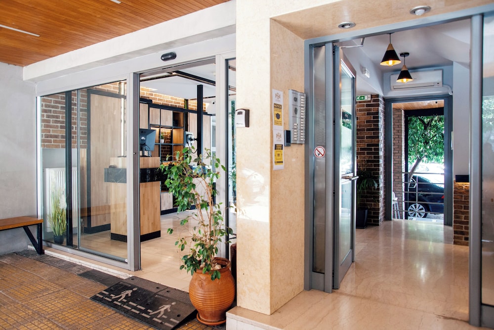 Athens Studios & Backpackers 3