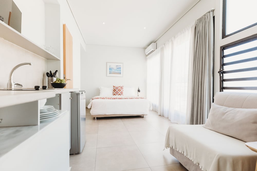 Athens Studios & Backpackers 10