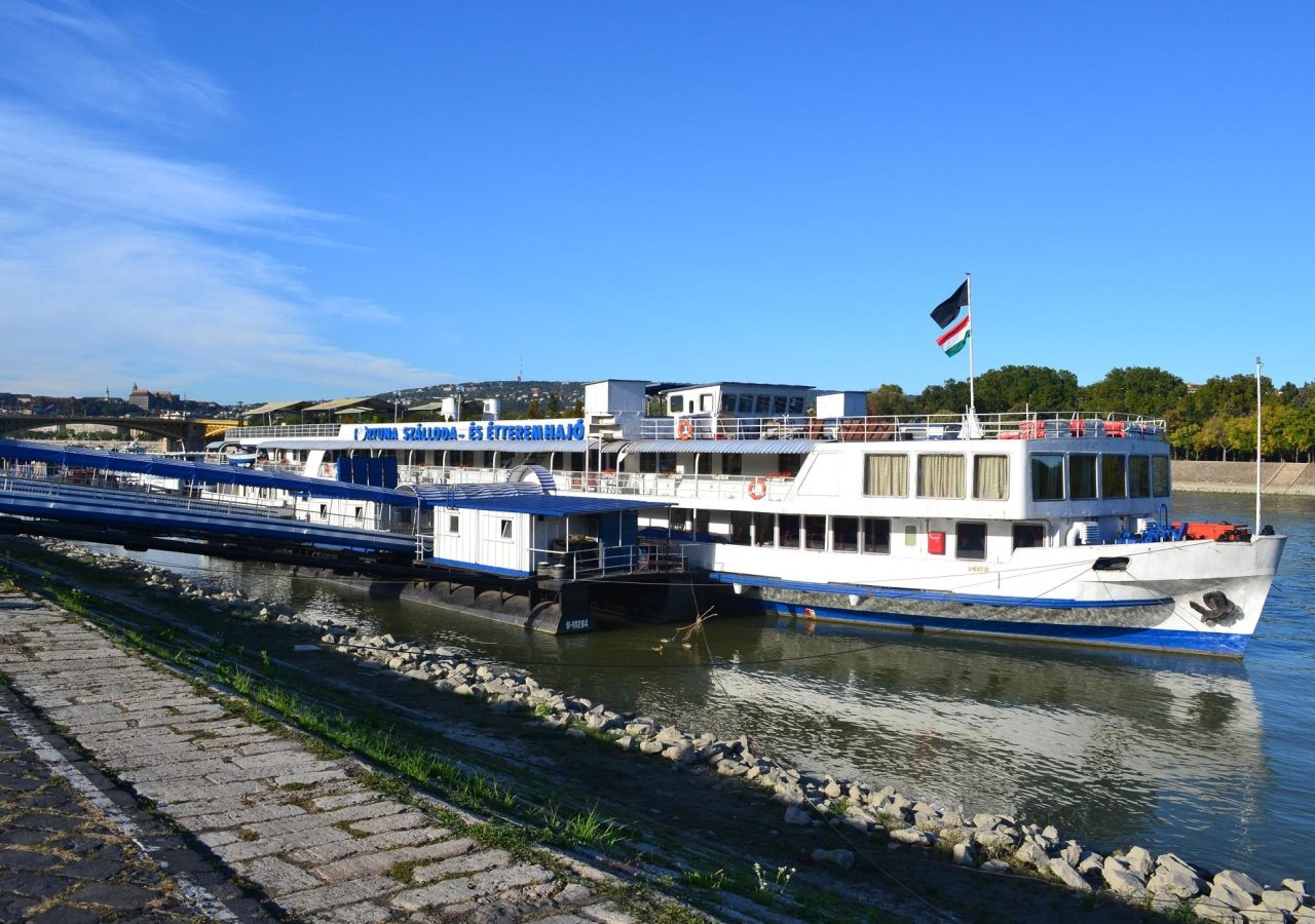 Fortuna Boat 17