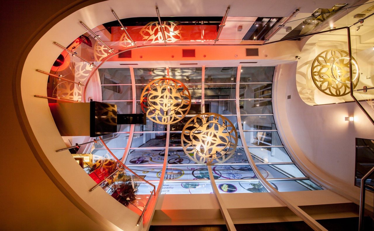 Ikonik Parlament 24