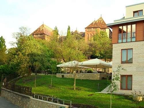 Castle Garden 22
