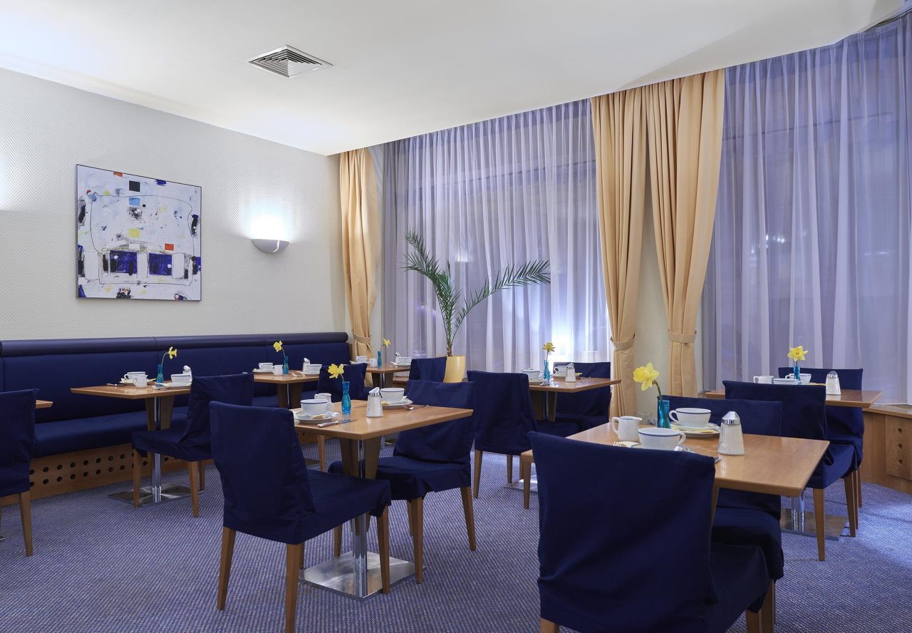 Mamaison Hotel Chain Bridge Budapest 13