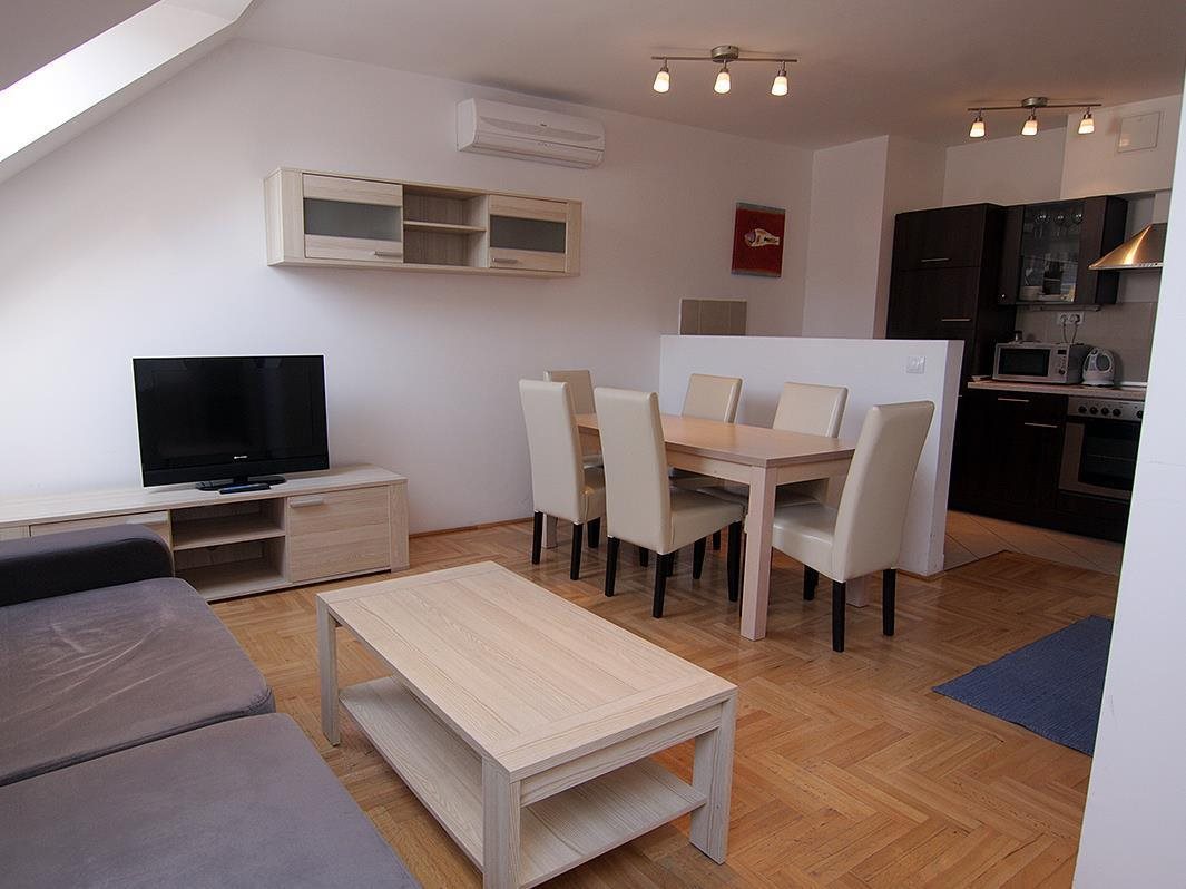 Gozsdu Court 10