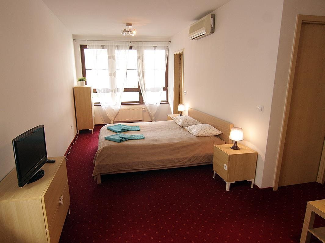 Gozsdu Court 2