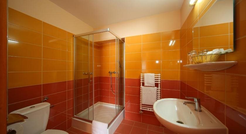 Six Inn Hotel - Budapest 12