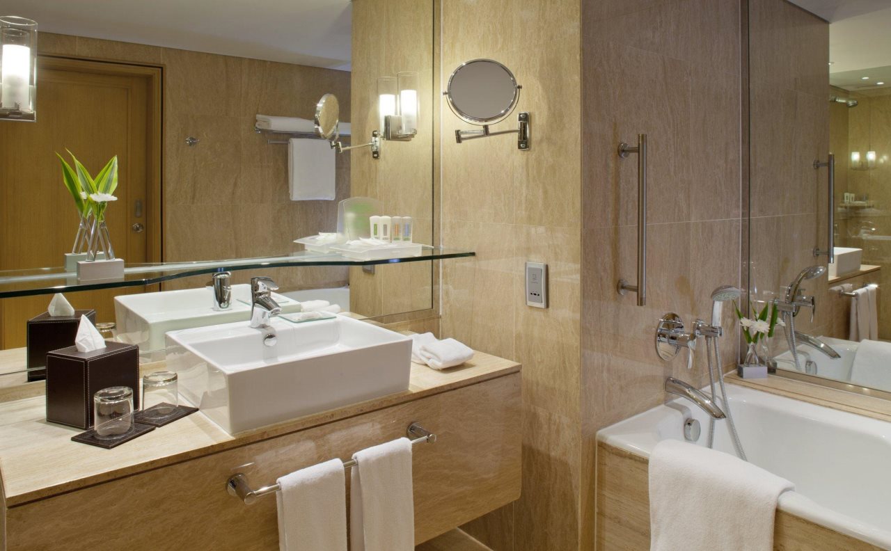 Holiday Inn Bangkok Silom 9
