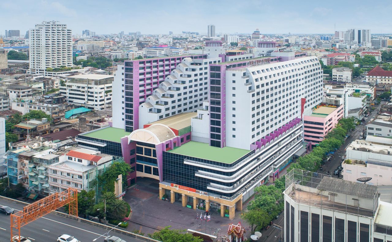 The Twin Towers Hotel 20