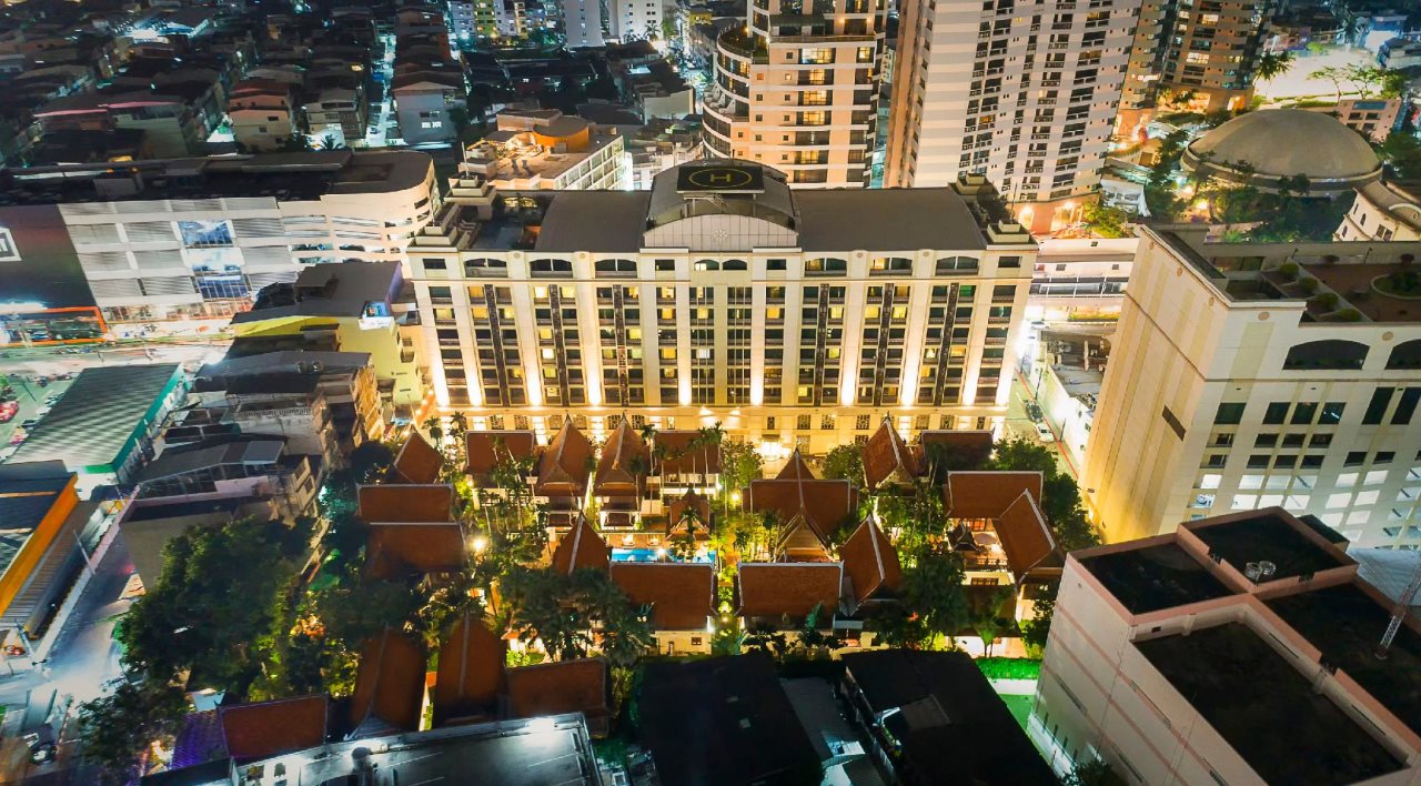 Davis Bangkok 3