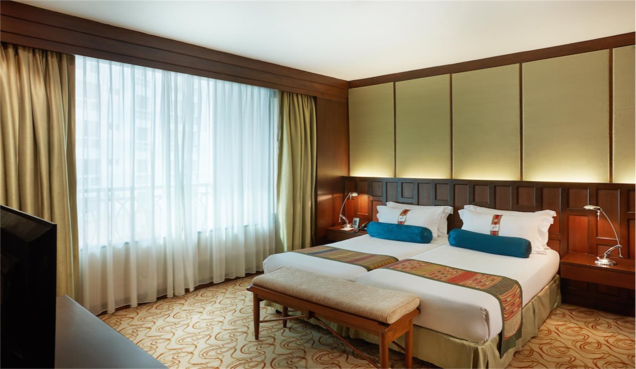 Davis Bangkok 4