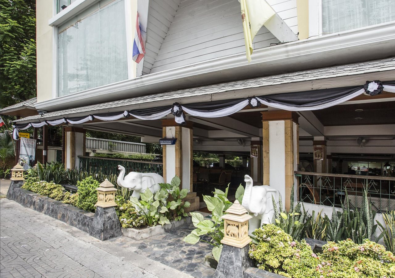Royal Ivory Nana 4 Hotel 1