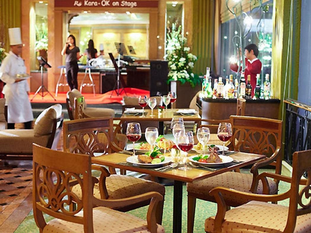 The Royal City Hotel 10