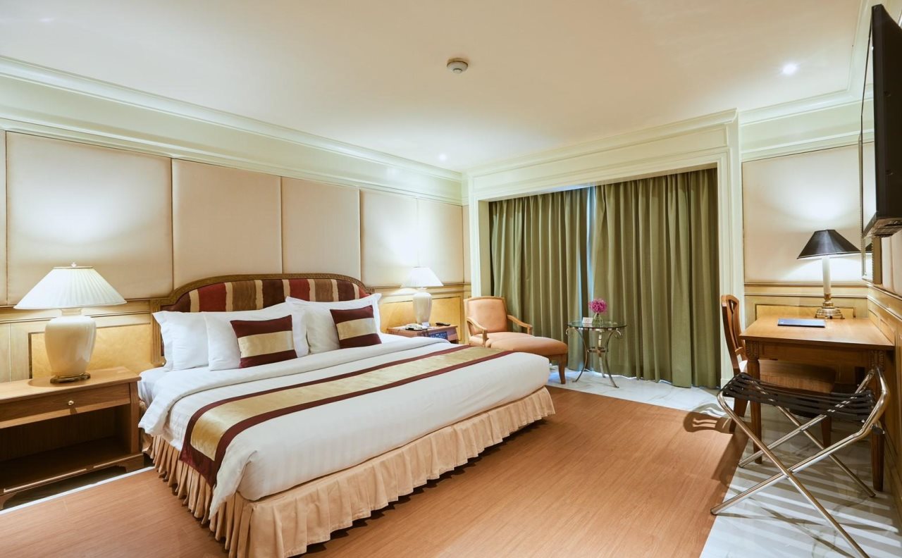 The Royal City Hotel 21