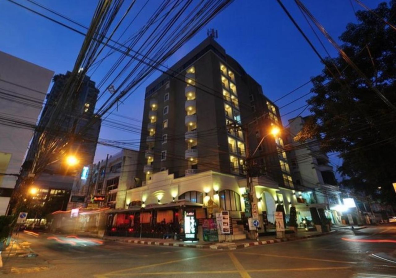 Public House Bangkok, a Member of Design Hotels 1