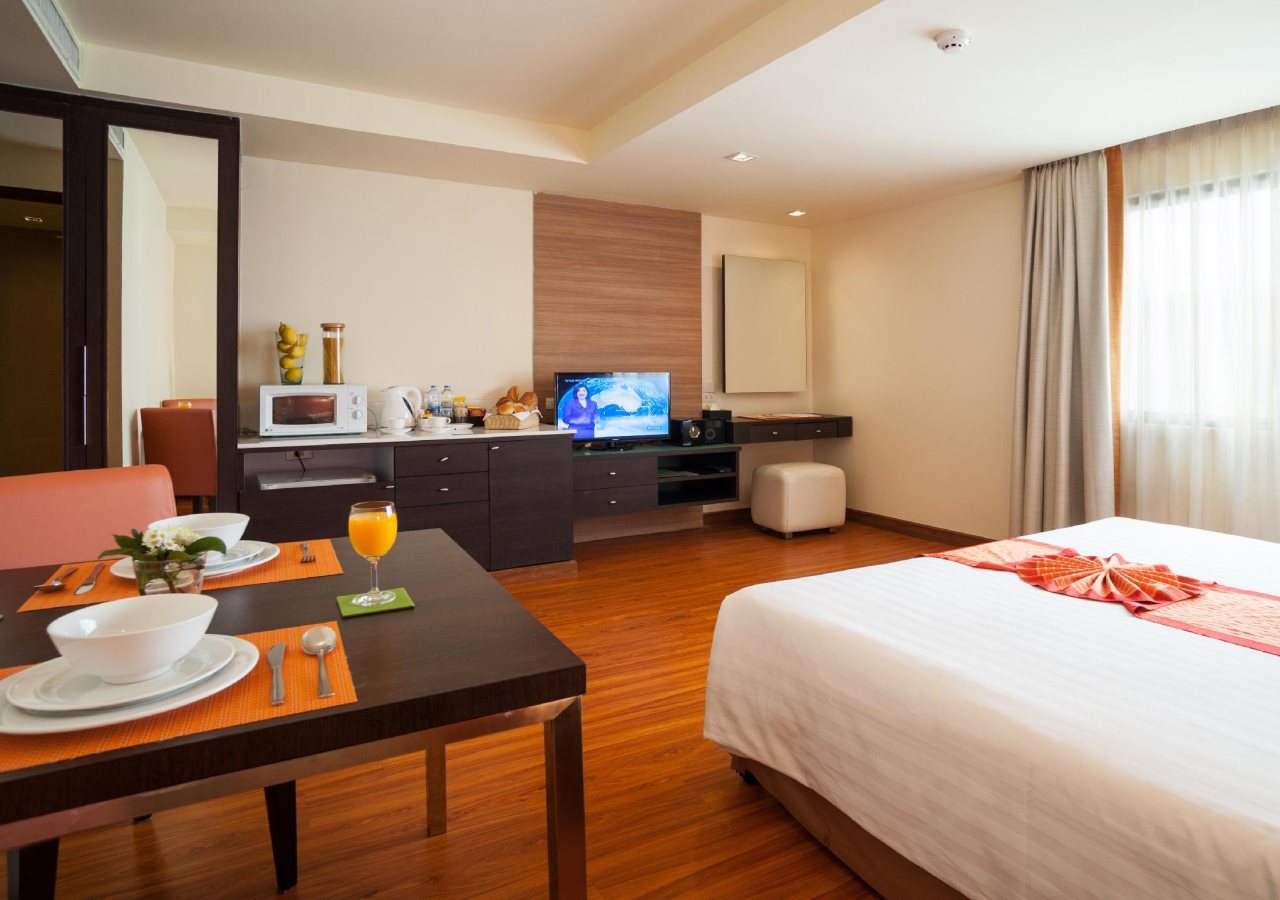 Aspen Suites Sukhumvit 2 Bangkok Hotel by Compass Hospitality 4