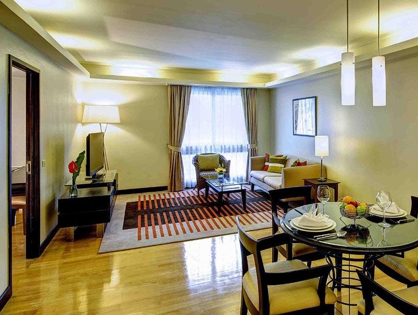 Radisson Hotel Chateau de Bangkok 10