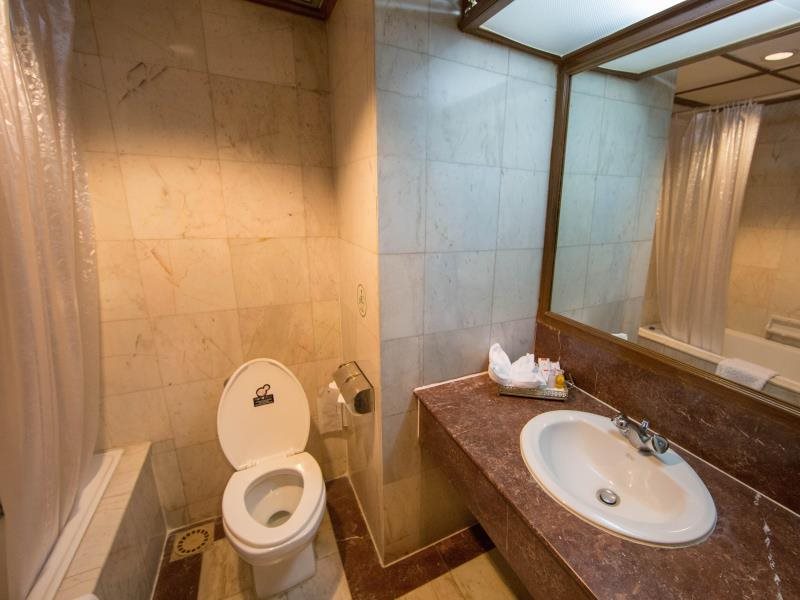 Town In Town Hotel Bangkok 19