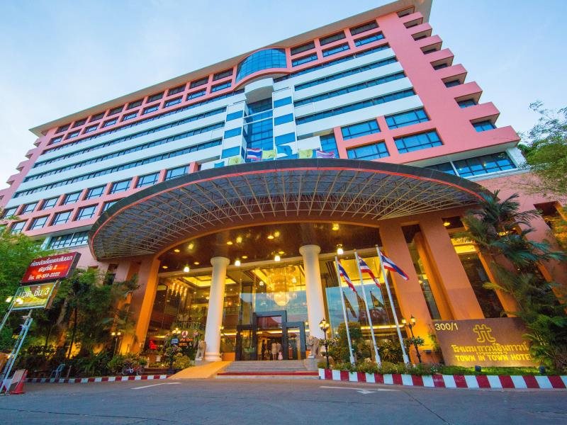 Town In Town Hotel Bangkok 4