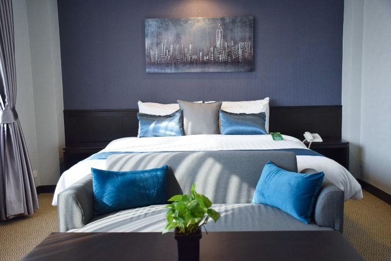 The Color Living 22